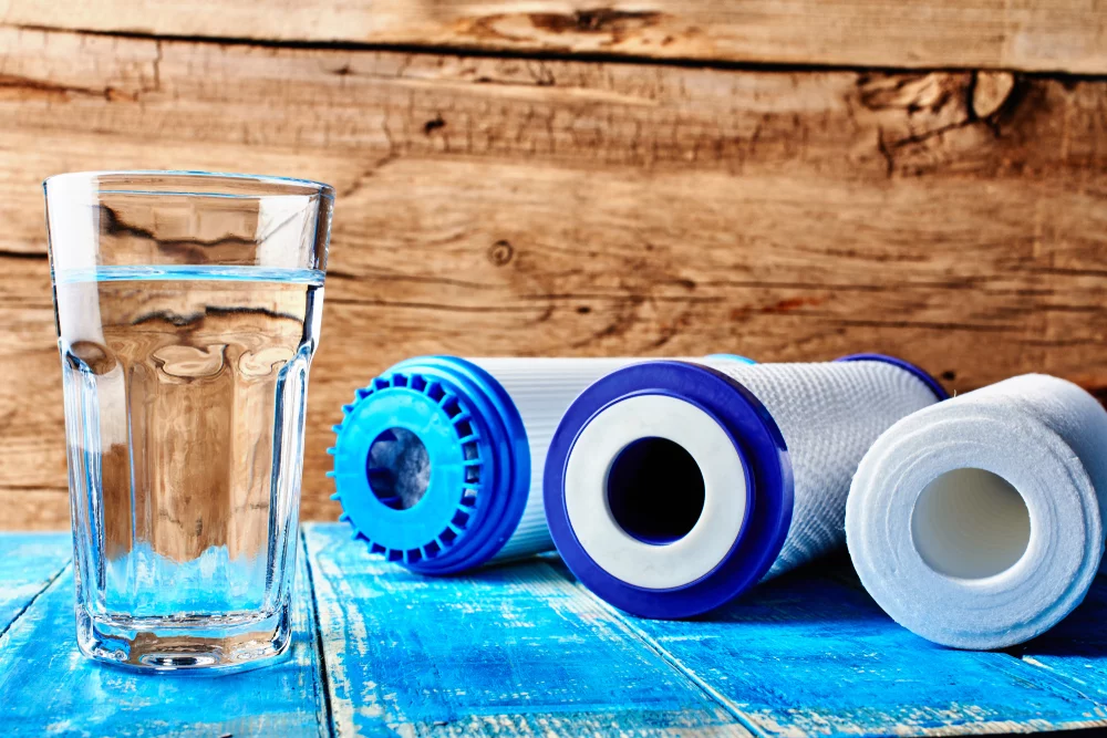 Cartouches de filtration et verre d'eau pure